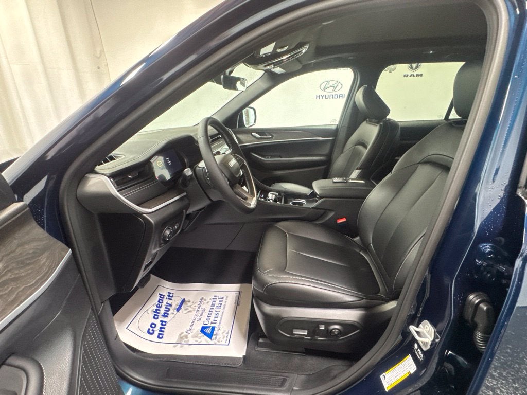 2027 Jeep Grand Cherokee GRAND CHEROKEE LIMITED 4X4