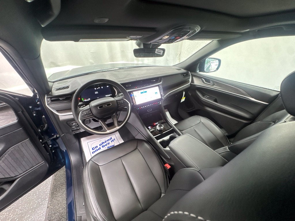 2027 Jeep Grand Cherokee GRAND CHEROKEE LIMITED 4X4