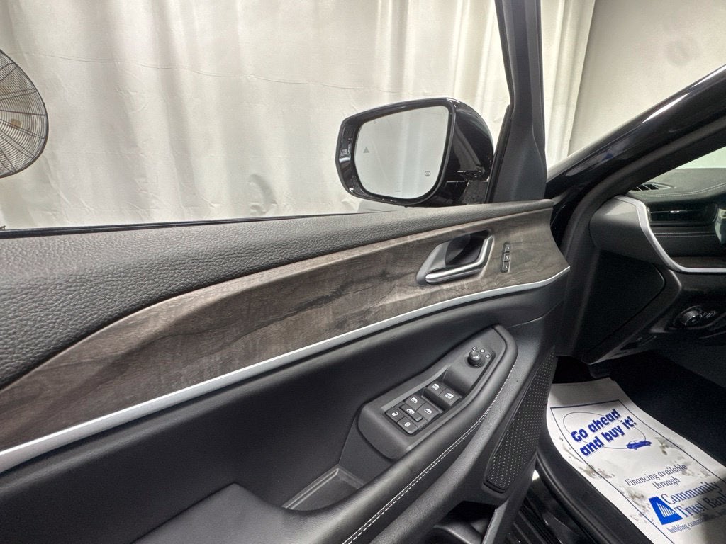 2027 Jeep Grand Cherokee GRAND CHEROKEE LIMITED 4X4