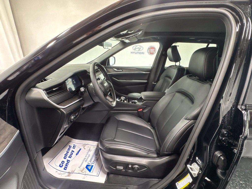 2027 Jeep Grand Cherokee GRAND CHEROKEE LIMITED 4X4