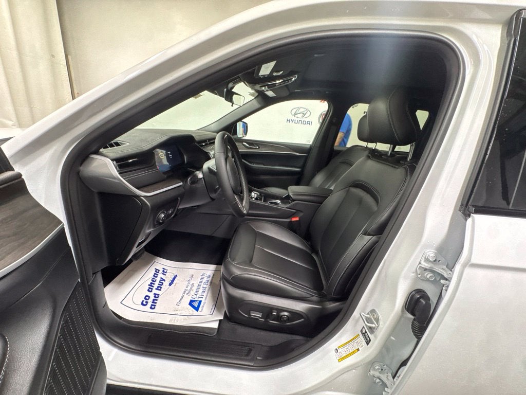 2027 Jeep Grand Cherokee GRAND CHEROKEE LIMITED 4X4
