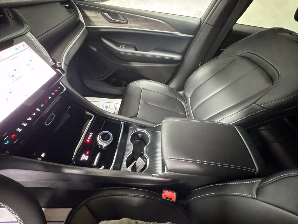 2027 Jeep Grand Cherokee GRAND CHEROKEE LIMITED 4X4