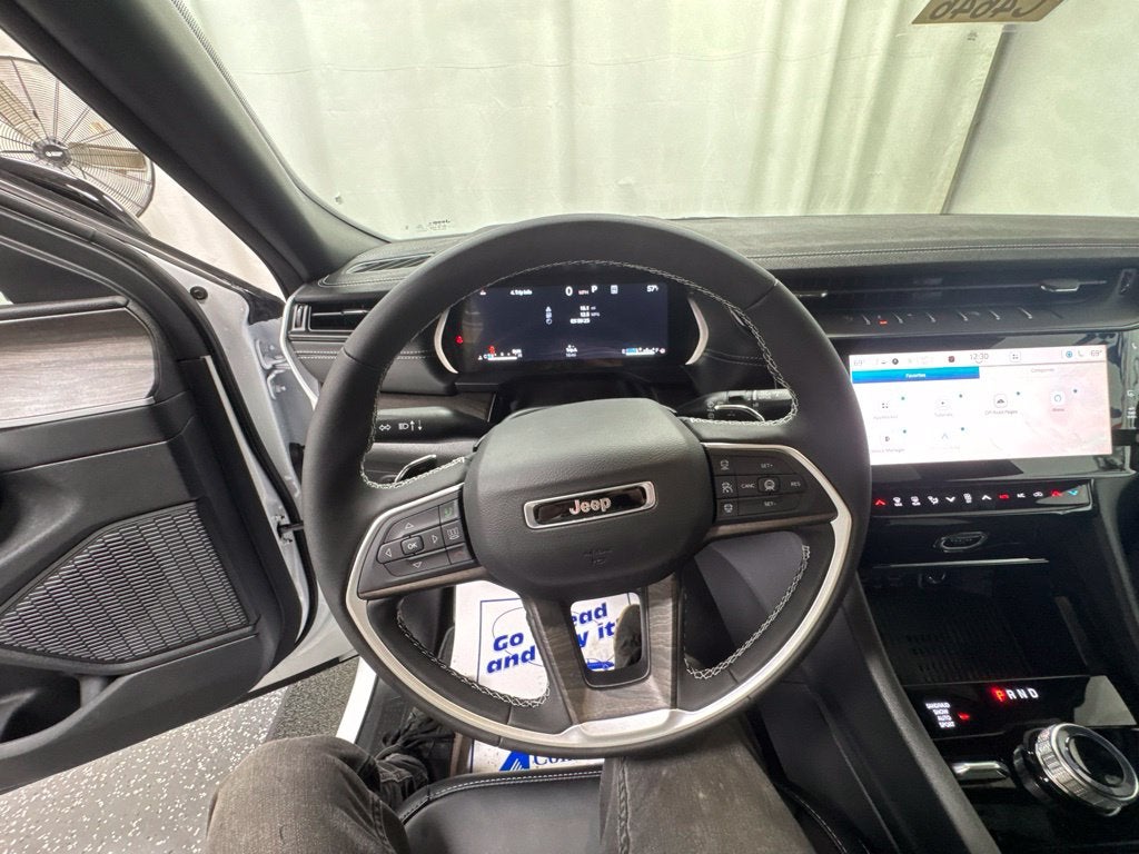 2027 Jeep Grand Cherokee GRAND CHEROKEE LIMITED 4X4