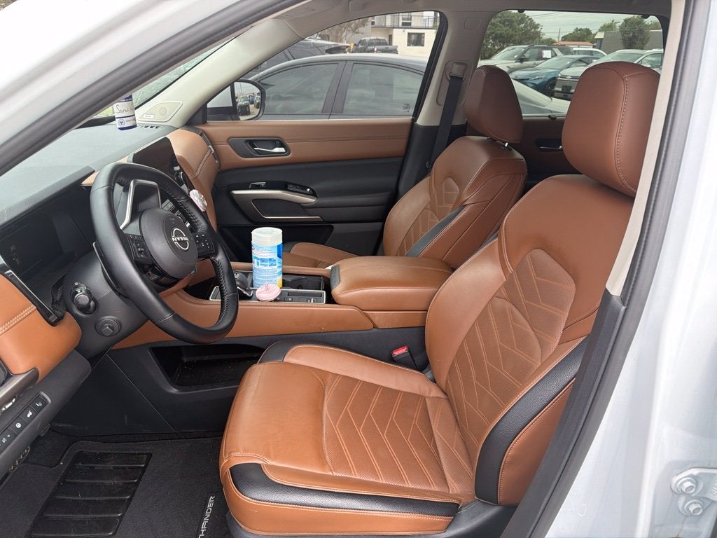 2025 Nissan Pathfinder Platinum FWD