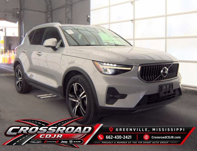 2023 Volvo XC40 B5 Plus Bright Theme