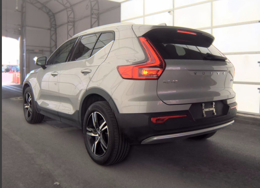 2023 Volvo XC40 B5 Plus Bright Theme